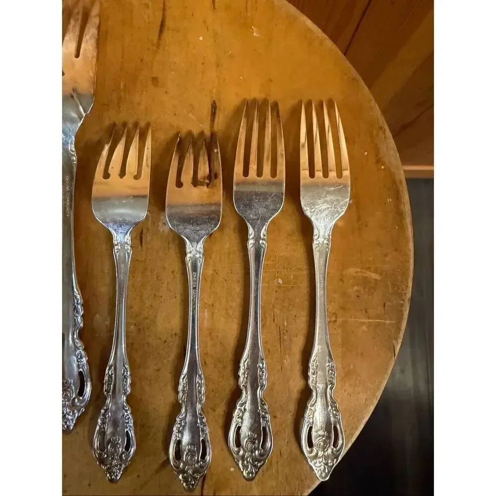 Oneida Real Silverplate Community Brahms 3 Spoons 2 Salad Forks 2 Forks 1Large F